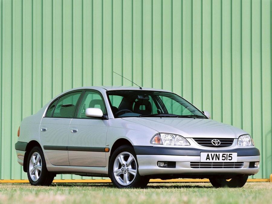 Toyota Avensis Sedan (UK) '2000